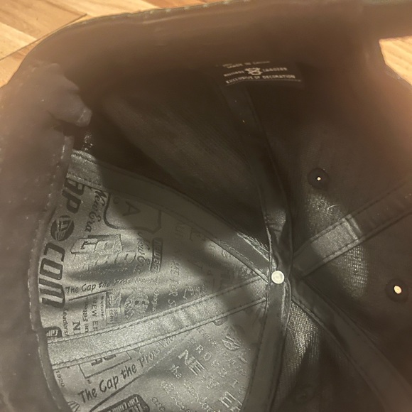 Oakland Raiders hat with leather snap back - Picture 2 of 4